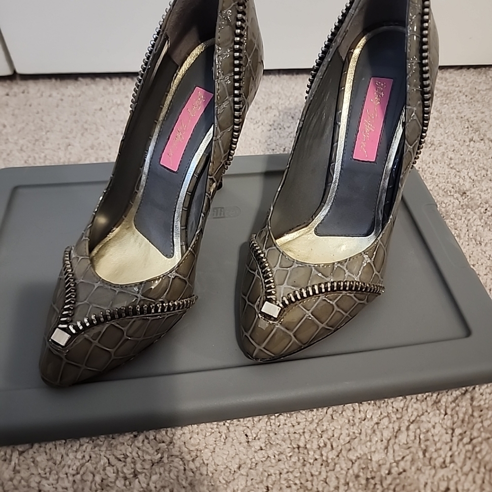 Betsey johnson zipper high heels